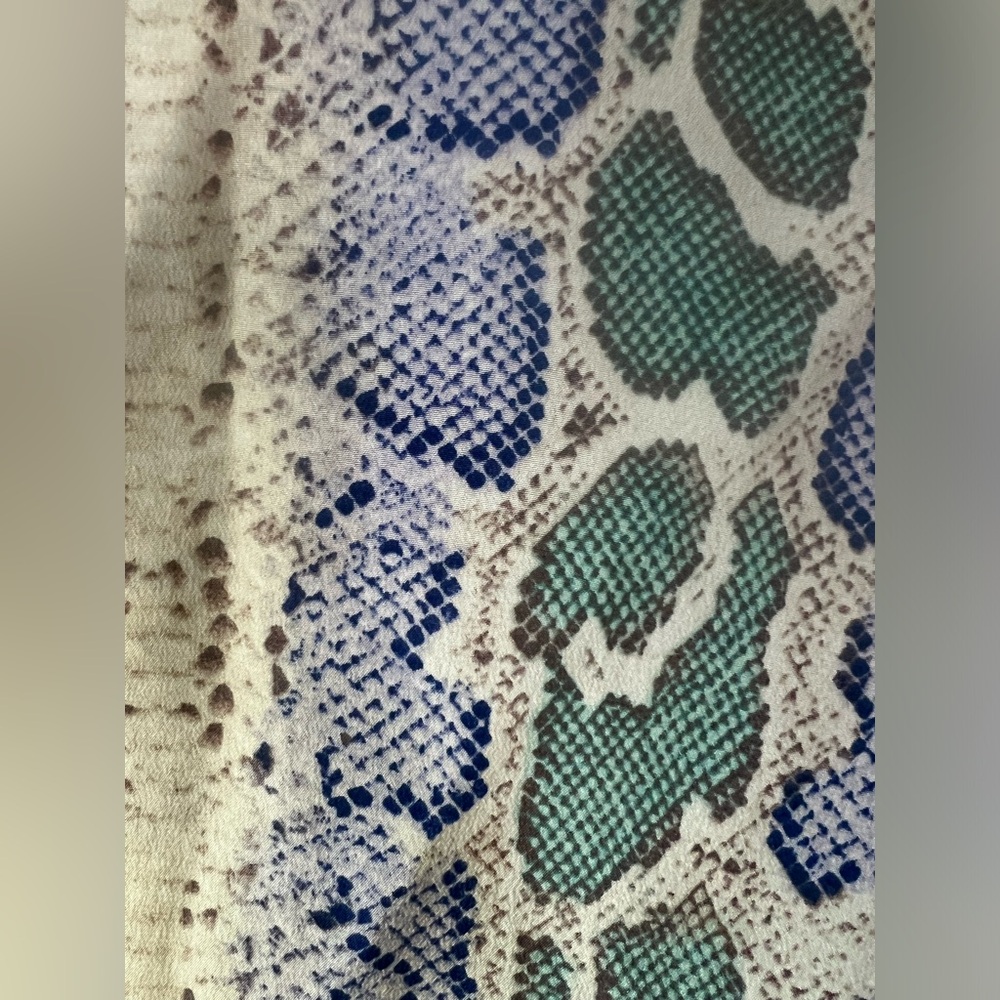 Equipment Femme 100% Silk Blouse Snakeskin Animal Print Green Blue Tan Ivory Med - Picture 10 of 10